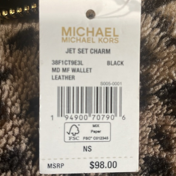 Women’s Michael Kors Wallet - Picture 8 of 8